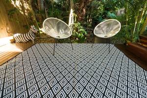 Black: Outdoor Rug - Diamond Black And White