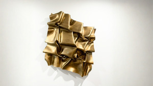 Logan Bow: Gold Square Crunch