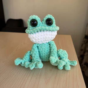 Crochet Plushies And Stuffed Animals: Crochet Frog Green/white