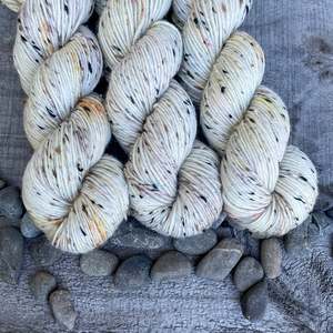 Aziraphale ~ Tweedy DK ~ Donegal Nep Merino 8ply