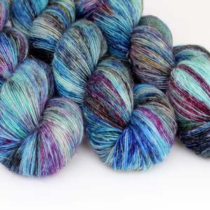 Merlin Merino Linen Fingering: Peacock ~ Merlin ~ Merino Linen Singles