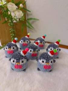 Creative Keychain: Christmas Penguin Key Charm