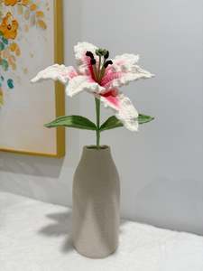 Crochet Floral Art: Lily