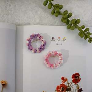 Micro Crochet Jewellery: Puff Flowers Wreath Brooch