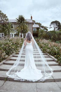 Veils: Trish Peng Classic Lace Veil