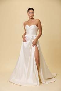 Under 2000: Nora Gown