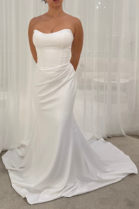 Dresses: Liska