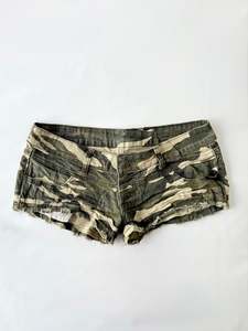 Staff Picks: 00’s Camo micro mini shorts | Size 8