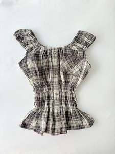 Staff Picks: 00’s Plaid milkmaid pocket top | Size 8-10