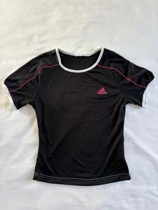 Sale: 00’s Adidas baby tee | Size 6-8