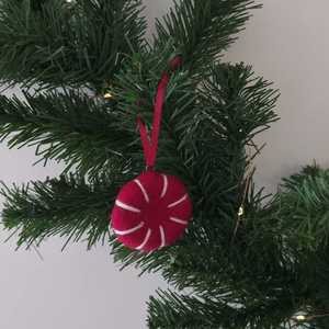 H O M E G R O W N: Felt Peppermint Decoration | Red