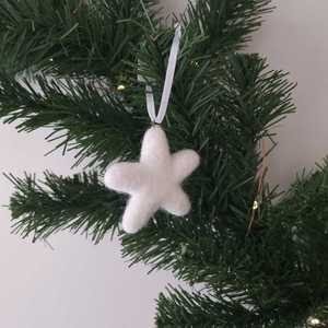 H O M E G R O W N: Felt Star Decoration | White