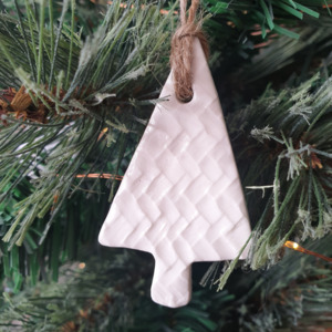 H O M E G R O W N: Ceramic Kete Christmas Tree