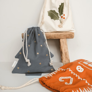 G I F T W R A P C A R D S: Christmas Gift Bag | Christmas Tree