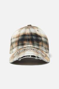 DISTRESSED CAP IN WHITE/BLACK, FW25