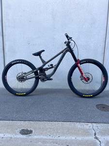 Bikes: G3 - Medium - EX Demo