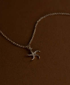 Gold Necklaces: Starfish Necklace - 22k Gold Vermeil