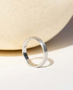 Mens Rings: Silas Band 4mm - Platinum