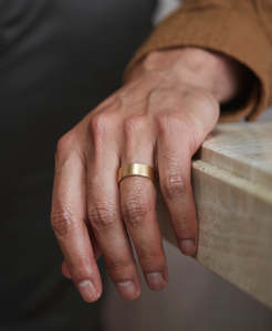 Mens Rings: Silas Band 6mm - 18k Yellow Gold