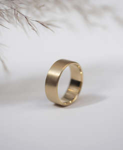 Silas Band 8mm - 9k Yellow Gold