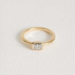 New: East-West Diamond Solitaire Ring in 18ct Yellow Gold