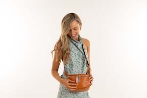 Accessories: Sassy Duck Lilly Leather Cross Body Bag | Tan